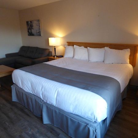 Château Logue Hotel Maniwaki Extérieur photo