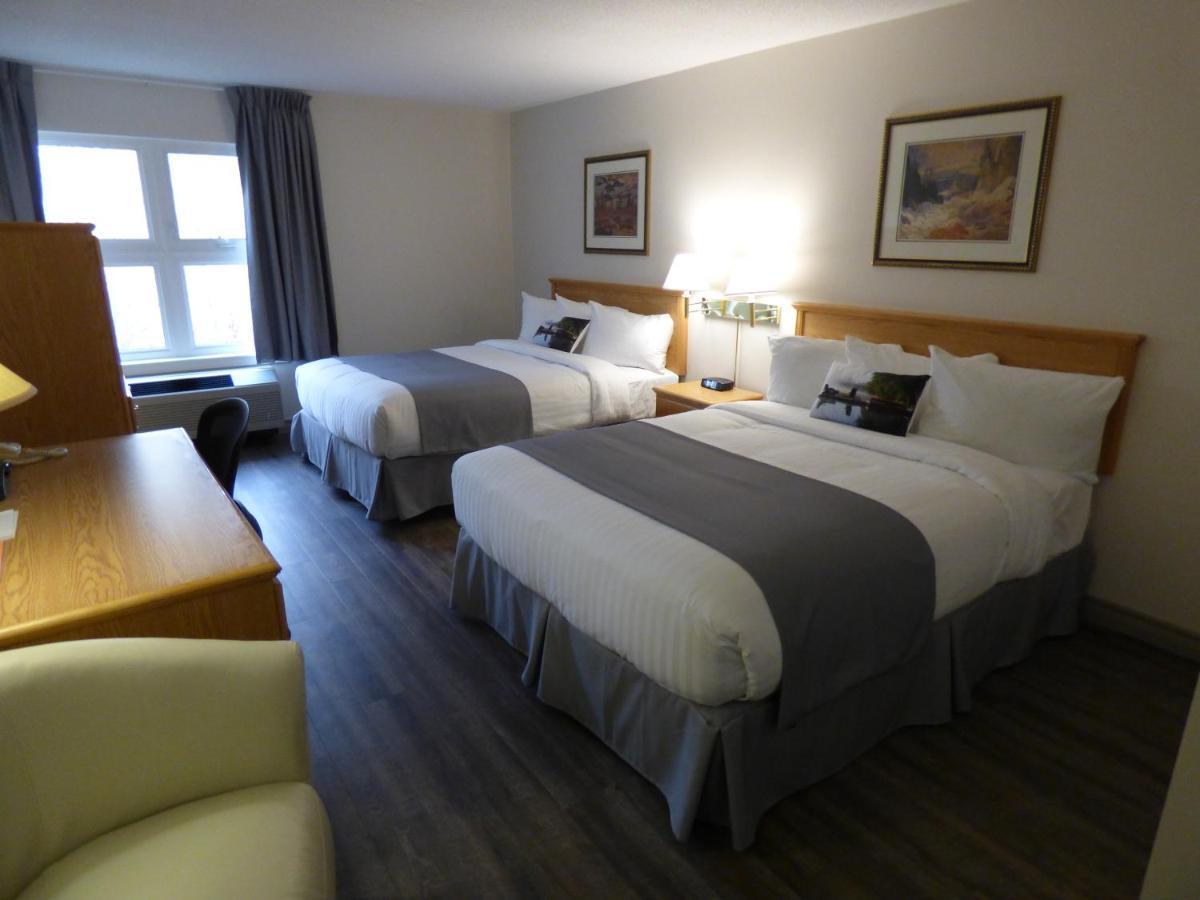 Château Logue Hotel Maniwaki Extérieur photo