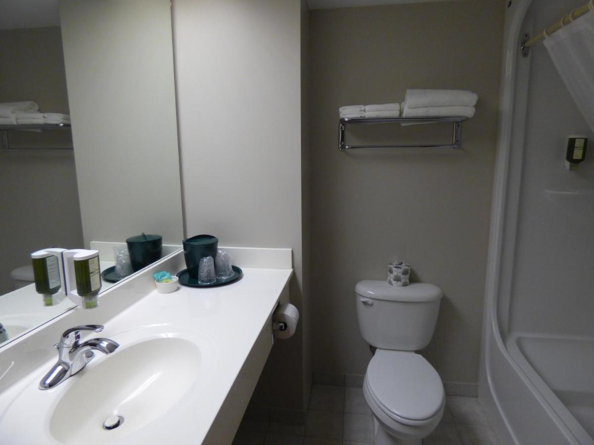 Château Logue Hotel Maniwaki Extérieur photo