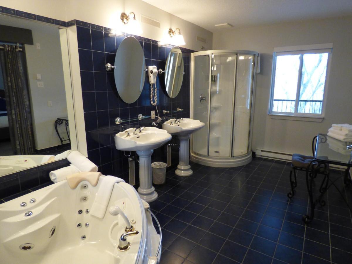 Château Logue Hotel Maniwaki Extérieur photo