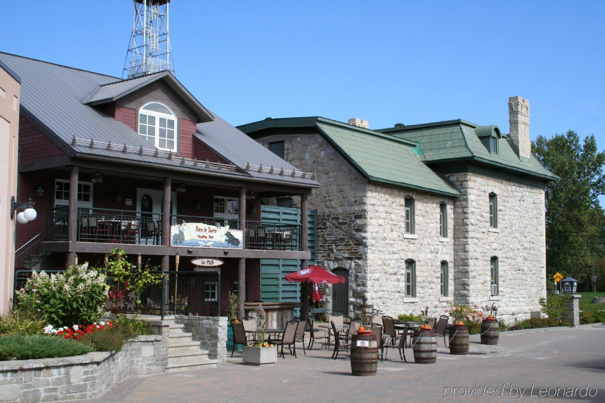 Château Logue Hotel Maniwaki Extérieur photo
