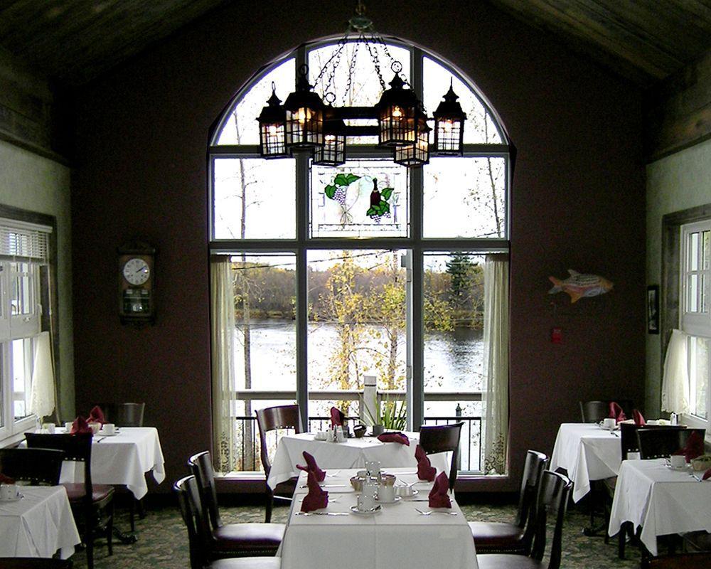 Château Logue Hotel Maniwaki Extérieur photo