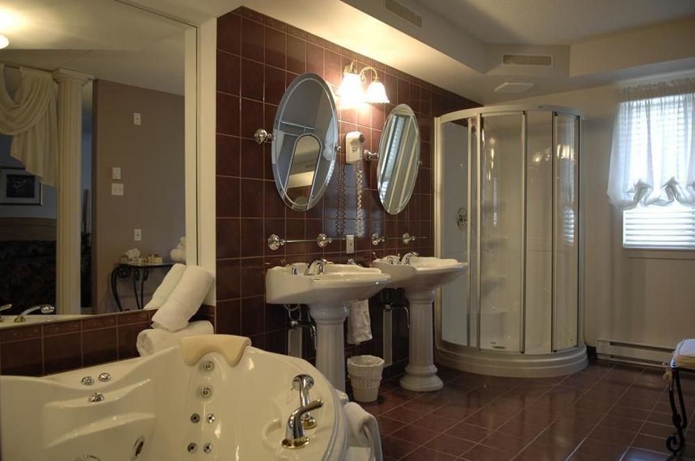 Château Logue Hotel Maniwaki Extérieur photo