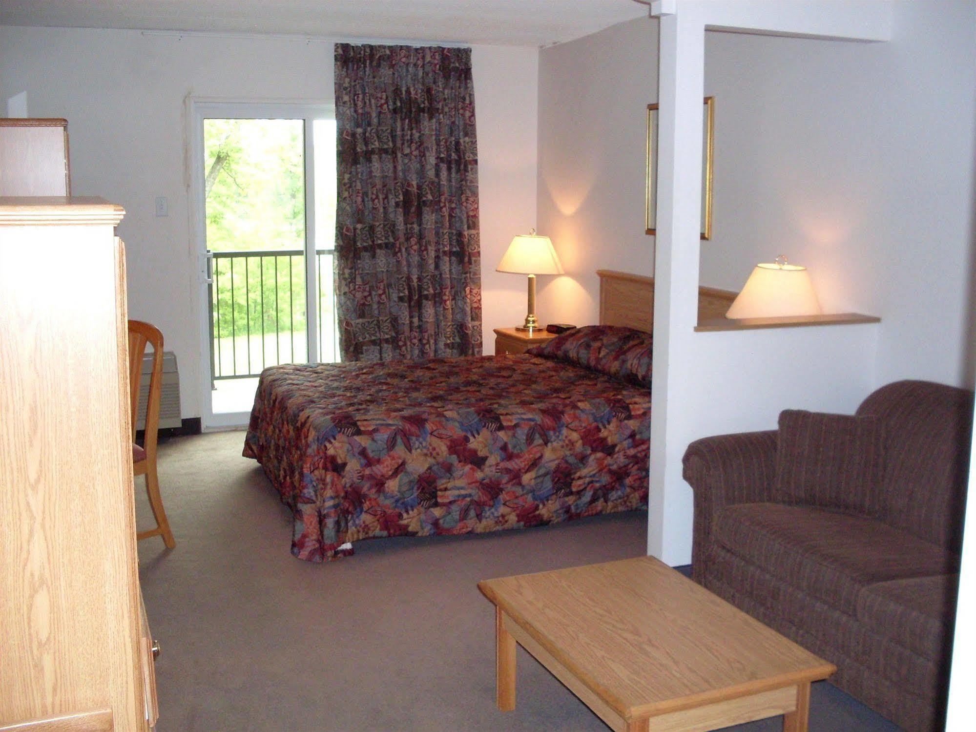 Château Logue Hotel Maniwaki Extérieur photo