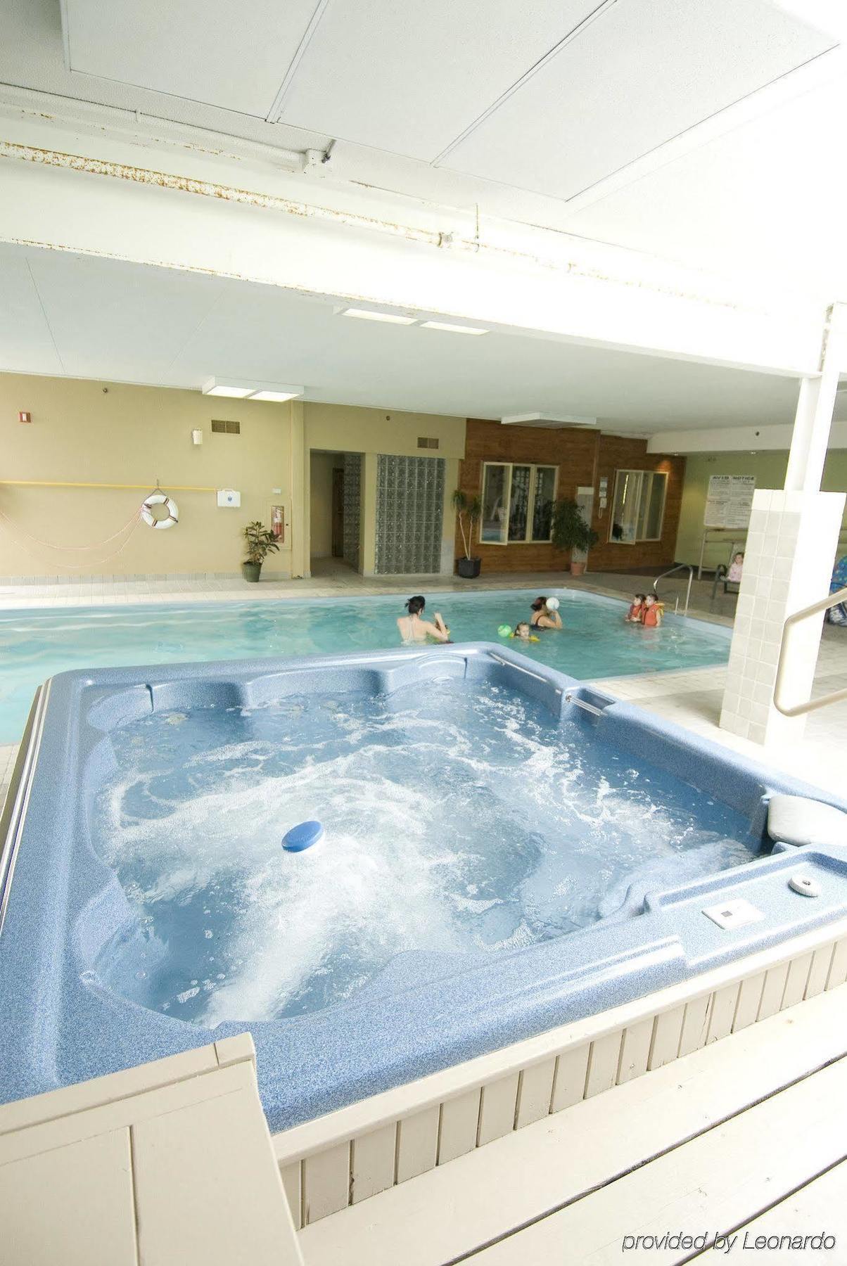 Château Logue Hotel Maniwaki Extérieur photo