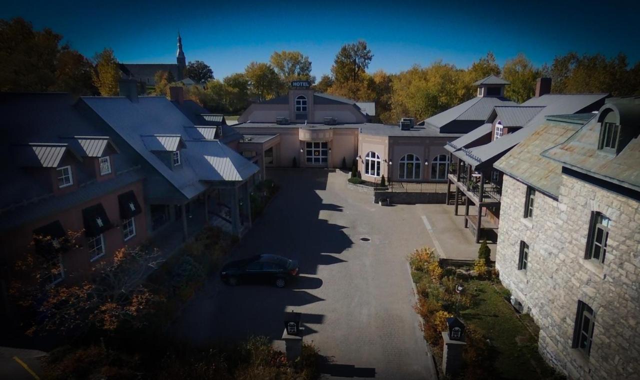 Château Logue Hotel Maniwaki Extérieur photo